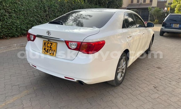 Nunua Ilio tumika Toyota Mark X Nyeupe Gari ndani ya Nairobi nchini Nairobi