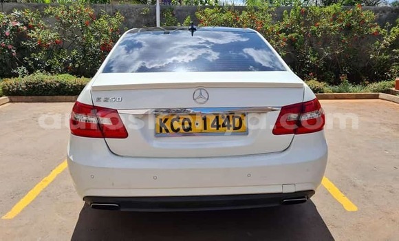Nunua Ilio tumika Mercedes-Benz E-Classe Nyeupe Gari ndani ya Nairobi nchini Nairobi Nunua Ilio tumika Mercedes-Benz E-Classe Nyeupe Gari ndani ya Nairobi nchini Nairobi