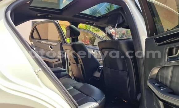 Nunua Ilio tumika Mercedes-Benz E-Classe Nyeupe Gari ndani ya Nairobi nchini Nairobi Nunua Ilio tumika Mercedes-Benz E-Classe Nyeupe Gari ndani ya Nairobi nchini Nairobi