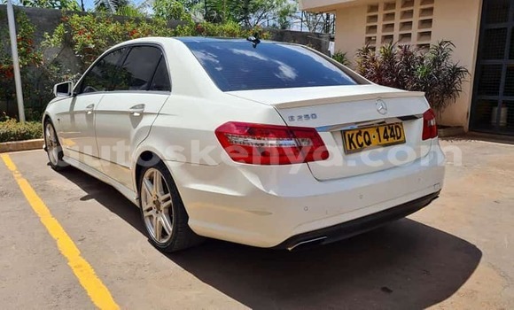 Nunua Ilio tumika Mercedes-Benz E-Classe Nyeupe Gari ndani ya Nairobi nchini Nairobi Nunua Ilio tumika Mercedes-Benz E-Classe Nyeupe Gari ndani ya Nairobi nchini Nairobi