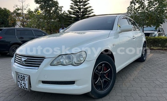 Oofamaa Toyota Mark X White Makiinaa iti Nairobi keessatti Nairobi keessatti