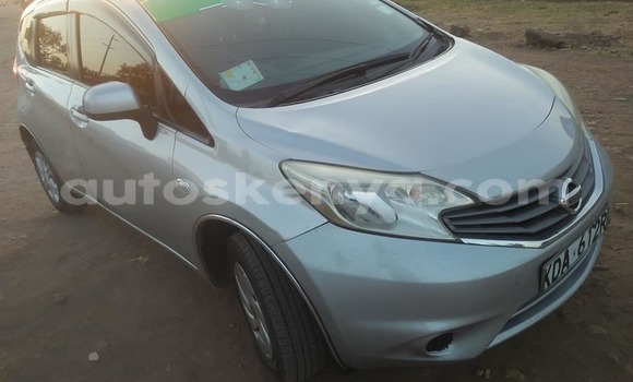 Oofamaa Nissan Note Silver Makiinaa iti Nairobi keessatti Nairobi keessatti