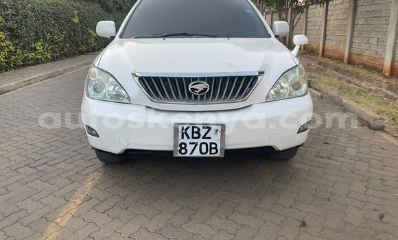 Oofamaa Toyota Harrier White Makiinaa iti Nairobi keessatti Nairobi keessatti