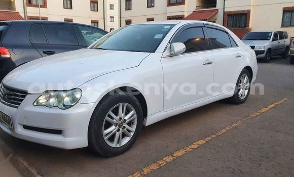 Oofamaa Toyota Mark X White Makiinaa iti Nairobi keessatti Nairobi keessatti