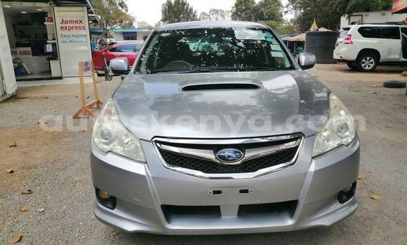 Oofamaa Subaru Legacy Silver Makiinaa iti Nairobi keessatti Nairobi keessatti