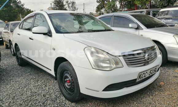 Oofamaa Nissan Bluebird White Makiinaa iti Nairobi keessatti Nairobi keessatti