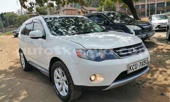Oofamaa Mitsubishi Outlander White Makiinaa iti Nairobi keessatti Nairobi keessatti Oofamaa Mitsubishi Outlander White Makiinaa iti Nairobi keessatti Nairobi keessatti