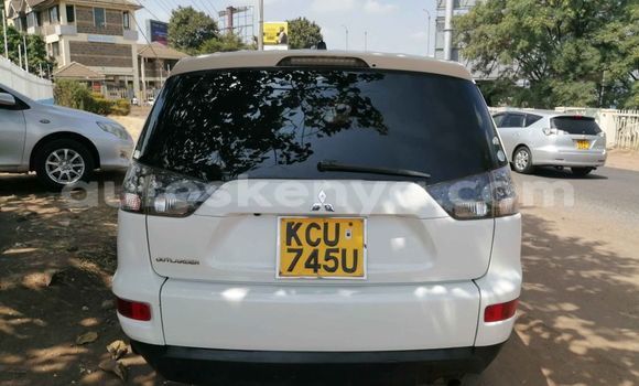 Oofamaa Mitsubishi Outlander White Makiinaa iti Nairobi keessatti Nairobi keessatti Oofamaa Mitsubishi Outlander White Makiinaa iti Nairobi keessatti Nairobi keessatti