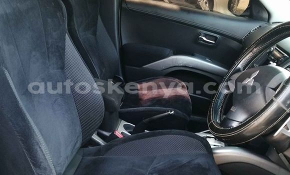 Oofamaa Mitsubishi Outlander White Makiinaa iti Nairobi keessatti Nairobi keessatti Oofamaa Mitsubishi Outlander White Makiinaa iti Nairobi keessatti Nairobi keessatti