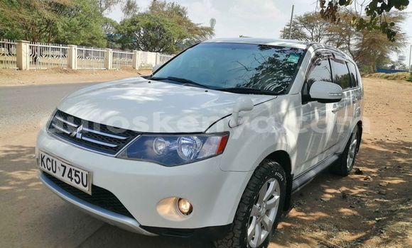 Oofamaa Mitsubishi Outlander White Makiinaa iti Nairobi keessatti Nairobi keessatti Oofamaa Mitsubishi Outlander White Makiinaa iti Nairobi keessatti Nairobi keessatti