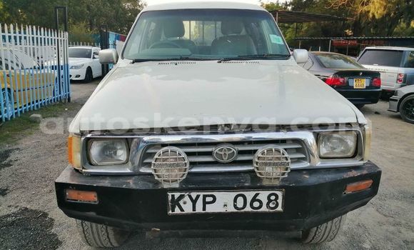 Oofamaa Toyota Hilux White Makiinaa iti Nairobi keessatti Nairobi keessatti Oofamaa Toyota Hilux White Makiinaa iti Nairobi keessatti Nairobi keessatti