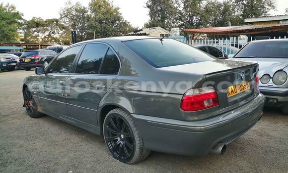 Nunua Ilio tumika BMW 5–Series Kijani Gari ndani ya Nairobi nchini Nairobi