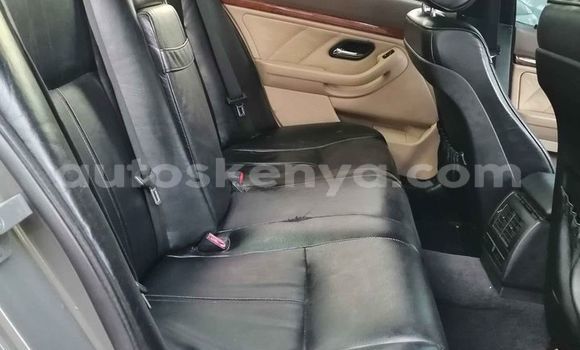 Oofamaa BMW 5–Series Green Makiinaa iti Nairobi keessatti Nairobi keessatti Oofamaa BMW 5–Series Green Makiinaa iti Nairobi keessatti Nairobi keessatti