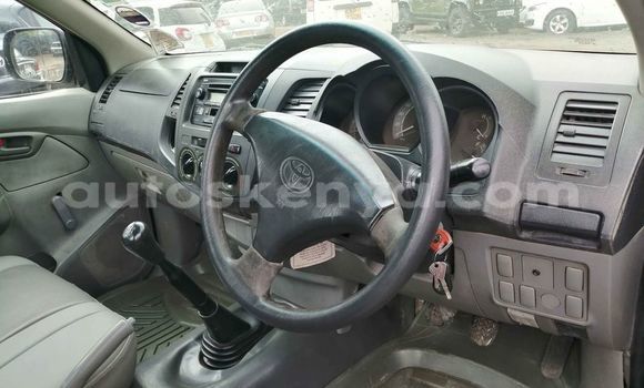 Oofamaa Toyota Hilux Brown Makiinaa iti Nairobi keessatti Nairobi keessatti Oofamaa Toyota Hilux Brown Makiinaa iti Nairobi keessatti Nairobi keessatti