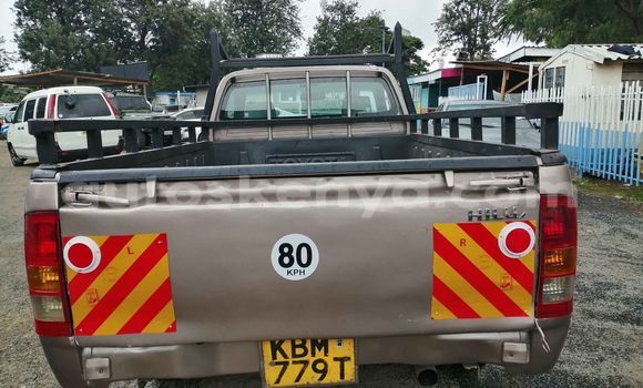 Oofamaa Toyota Hilux Brown Makiinaa iti Nairobi keessatti Nairobi keessatti Oofamaa Toyota Hilux Brown Makiinaa iti Nairobi keessatti Nairobi keessatti