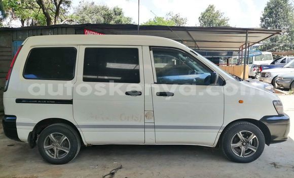 Nunua Ilio tumika Toyota Town Ace Nyeupe Gari ndani ya Nairobi nchini Nairobi