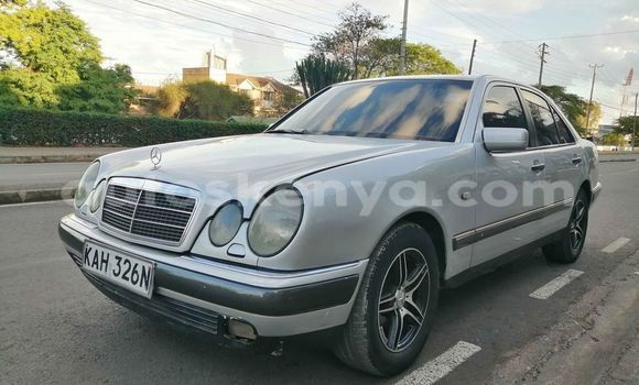 Oofamaa Mercedes‒Benz E–Class Silver Makiinaa iti Nairobi keessatti Nairobi keessatti Oofamaa Mercedes‒Benz E–Class Silver Makiinaa iti Nairobi keessatti Nairobi keessatti