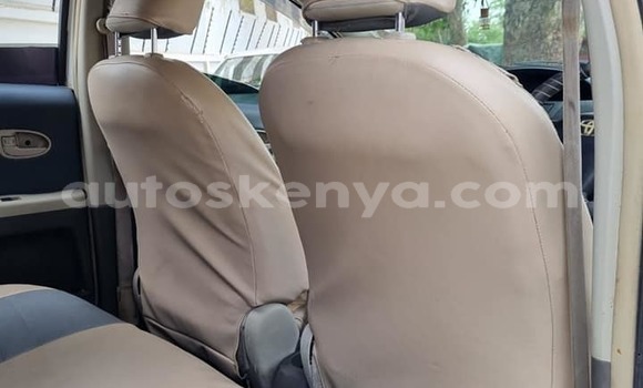 Oofamaa Toyota Vitz White Makiinaa iti Mombasa keessatti Coastal Kenya keessatti Oofamaa Toyota Vitz White Makiinaa iti Mombasa keessatti Coastal Kenya keessatti