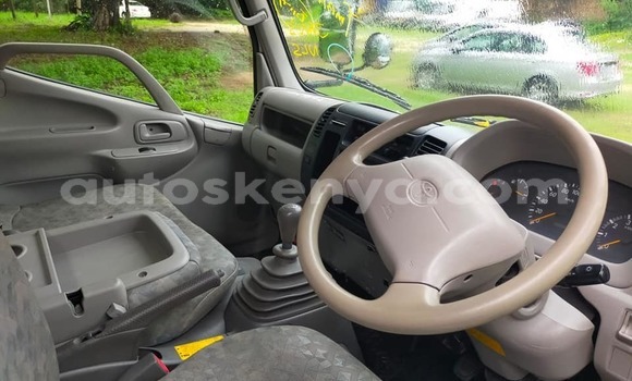 Nunua Ilio tumika Toyota Dyna Nyeupe Gari ndani ya Mombasa nchini Kenya ya Pwani Nunua Ilio tumika Toyota Dyna Nyeupe Gari ndani ya Mombasa nchini Kenya ya Pwani