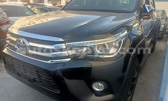 Oofamaa Toyota Hilux Black Makiinaa iti Mombasa keessatti Coastal Kenya keessatti