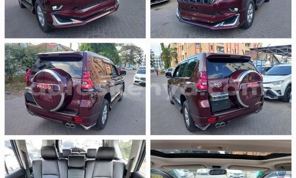 Oofamaa Toyota Land Cruiser Red Makiinaa iti Mombasa keessatti Coastal Kenya keessatti