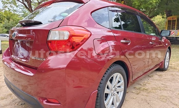 Oofamaa Subaru Impreza Red Makiinaa iti Mombasa keessatti Coastal Kenya keessatti Oofamaa Subaru Impreza Red Makiinaa iti Mombasa keessatti Coastal Kenya keessatti