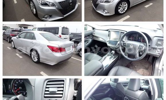 Oofamaa Toyota Crown Silver Makiinaa iti Mombasa keessatti Coastal Kenya keessatti Oofamaa Toyota Crown Silver Makiinaa iti Mombasa keessatti Coastal Kenya keessatti