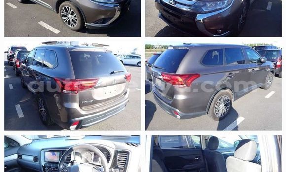 Oofamaa Mitsubishi Outlander Brown Makiinaa iti Mombasa keessatti Coastal Kenya keessatti Oofamaa Mitsubishi Outlander Brown Makiinaa iti Mombasa keessatti Coastal Kenya keessatti