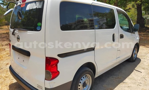 Oofamaa Nissan NV200 White Makiinaa iti Mombasa keessatti Coastal Kenya keessatti Oofamaa Nissan NV200 White Makiinaa iti Mombasa keessatti Coastal Kenya keessatti