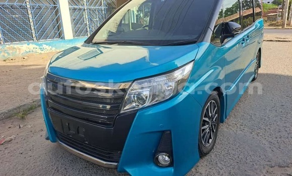 Nunua Ilio tumika Toyota Voxy Bluu Gari ndani ya Mombasa nchini Kenya ya Pwani Nunua Ilio tumika Toyota Voxy Bluu Gari ndani ya Mombasa nchini Kenya ya Pwani