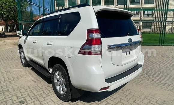 Nunua Ilio tumika Toyota Land Cruiser Nyeupe Gari ndani ya Mombasa nchini Kenya ya Pwani Nunua Ilio tumika Toyota Land Cruiser Nyeupe Gari ndani ya Mombasa nchini Kenya ya Pwani