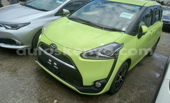 Oofamaa Toyota Sienta Green Makiinaa iti Mombasa keessatti Coastal Kenya keessatti