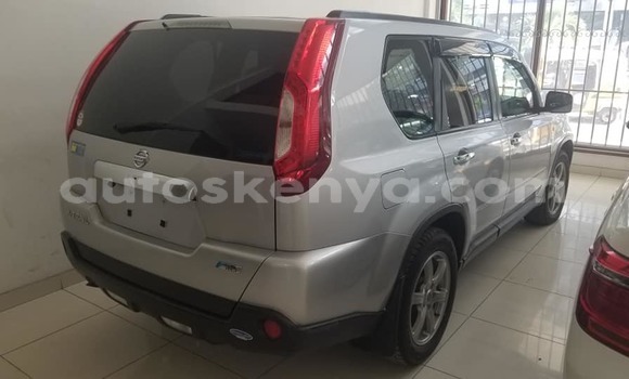 Oofamaa Nissan X–Trail Silver Makiinaa iti Mombasa keessatti Coastal Kenya keessatti