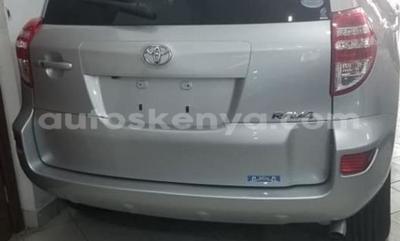 Nunua Ilio tumika Toyota RAV4 Fedha Gari ndani ya Mombasa nchini Kenya ya Pwani Nunua Ilio tumika Toyota RAV4 Fedha Gari ndani ya Mombasa nchini Kenya ya Pwani