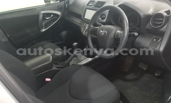 Nunua Ilio tumika Toyota RAV4 Fedha Gari ndani ya Mombasa nchini Kenya ya Pwani Nunua Ilio tumika Toyota RAV4 Fedha Gari ndani ya Mombasa nchini Kenya ya Pwani
