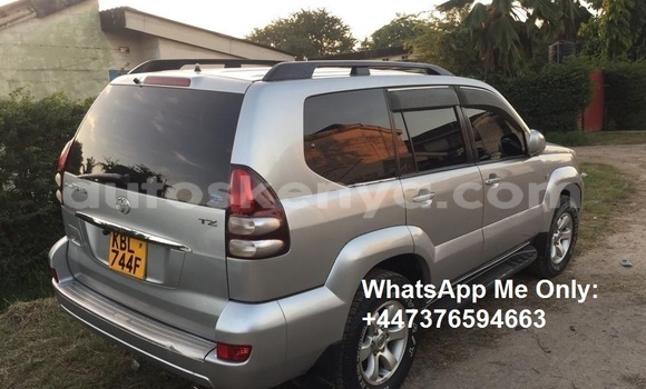 Oofamaa Toyota Land Cruiser Silver Makiinaa iti Nairobi keessatti Nairobi keessatti Oofamaa Toyota Land Cruiser Silver Makiinaa iti Nairobi keessatti Nairobi keessatti
