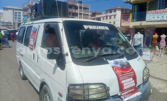 Oofamaa Mazda Bongo White Makiinaa iti Nairobi keessatti Nairobi keessatti