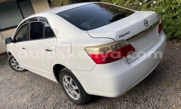 Oofamaa Toyota Premio White Makiinaa iti Nairobi keessatti Nairobi keessatti