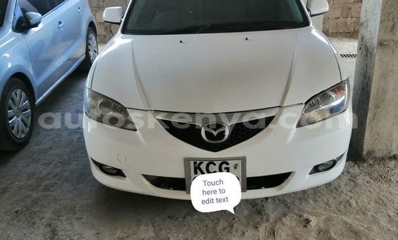 Oofamaa Mazda Axela White Makiinaa iti Nairobi keessatti Nairobi keessatti