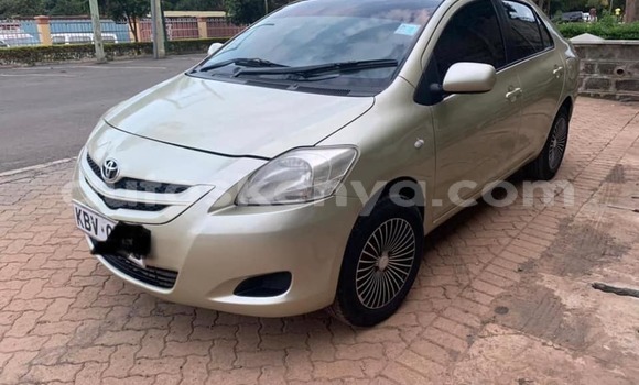 Oofamaa Toyota Belta Beige Makiinaa iti Nairobi keessatti Nairobi keessatti