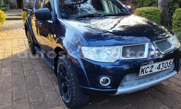 Buy Used Mitsubishi Outlander Blue Car in Nairobi in Nairobi