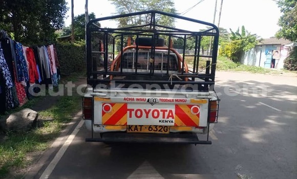 Buy Used Toyota Hilux White Car in Nairobi in Nairobi Buy Used Toyota Hilux White Car in Nairobi in Nairobi