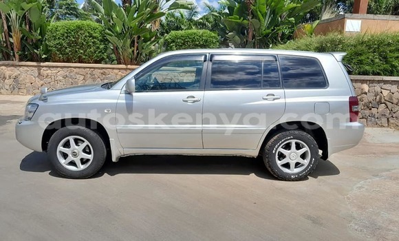 Oofamaa Toyota Kluger Silver Makiinaa iti Kiambu keessatti Central Kenya keessatti Oofamaa Toyota Kluger Silver Makiinaa iti Kiambu keessatti Central Kenya keessatti
