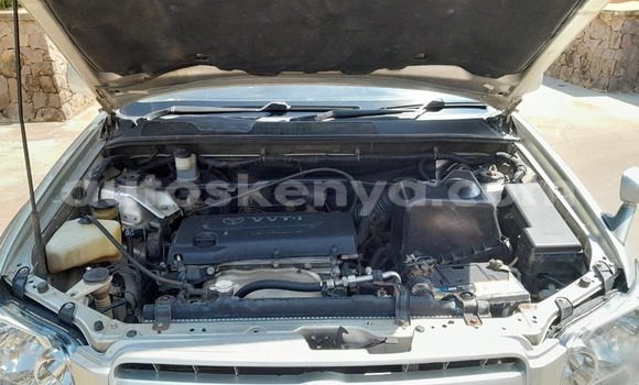 Oofamaa Toyota Kluger Silver Makiinaa iti Kiambu keessatti Central Kenya keessatti Oofamaa Toyota Kluger Silver Makiinaa iti Kiambu keessatti Central Kenya keessatti