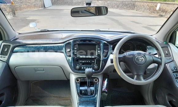 Oofamaa Toyota Kluger Silver Makiinaa iti Kiambu keessatti Central Kenya keessatti Oofamaa Toyota Kluger Silver Makiinaa iti Kiambu keessatti Central Kenya keessatti