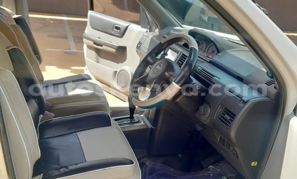 Oofamaa Nissan X–Trail White Makiinaa iti Nairobi keessatti Nairobi keessatti Oofamaa Nissan X–Trail White Makiinaa iti Nairobi keessatti Nairobi keessatti