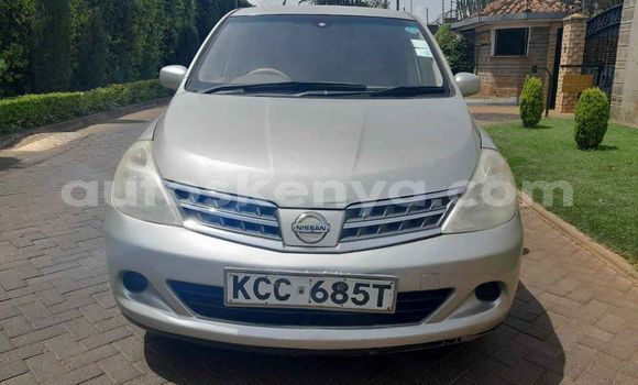 Oofamaa Nissan tiida Silver Makiinaa iti Nairobi keessatti Nairobi keessatti