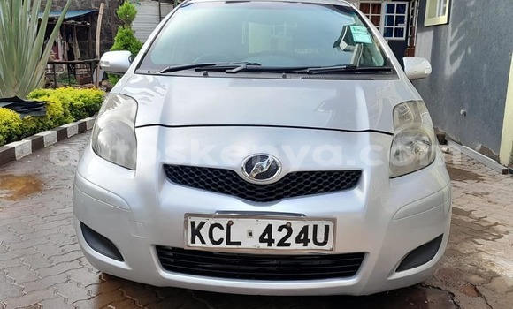Oofamaa Toyota Vitz Silver Makiinaa iti Kiambu keessatti Central Kenya keessatti Oofamaa Toyota Vitz Silver Makiinaa iti Kiambu keessatti Central Kenya keessatti