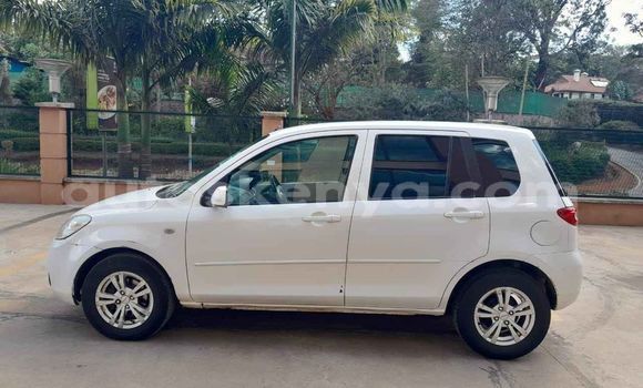 Oofamaa Mazda Demio White Makiinaa iti Kiambu keessatti Central Kenya keessatti