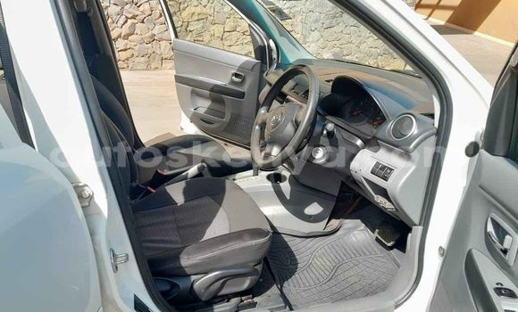 Oofamaa Mazda Demio White Makiinaa iti Kiambu keessatti Central Kenya keessatti Oofamaa Mazda Demio White Makiinaa iti Kiambu keessatti Central Kenya keessatti